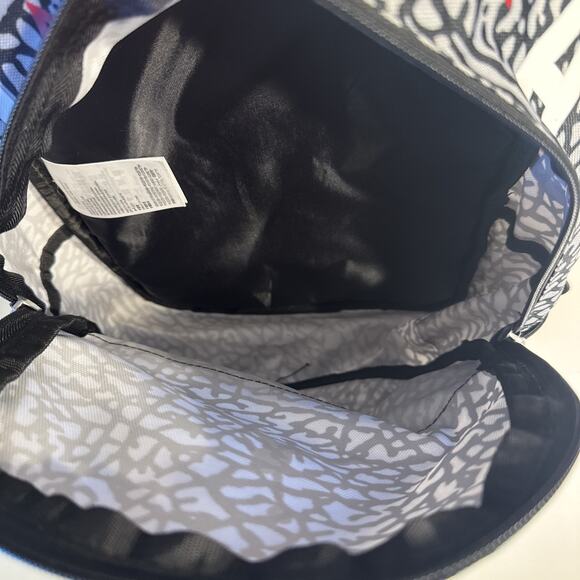 Air Jordan Backpack Kids Size Small Black White - Picture 2 of 4